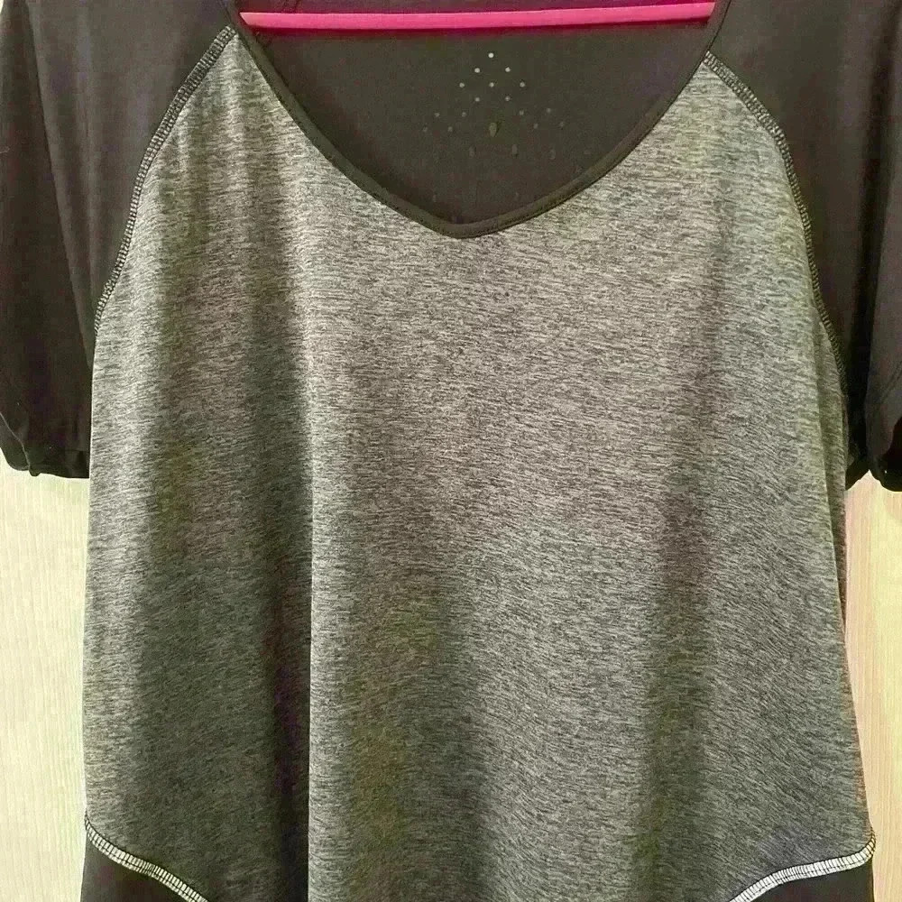 Women’s Reebok shirt